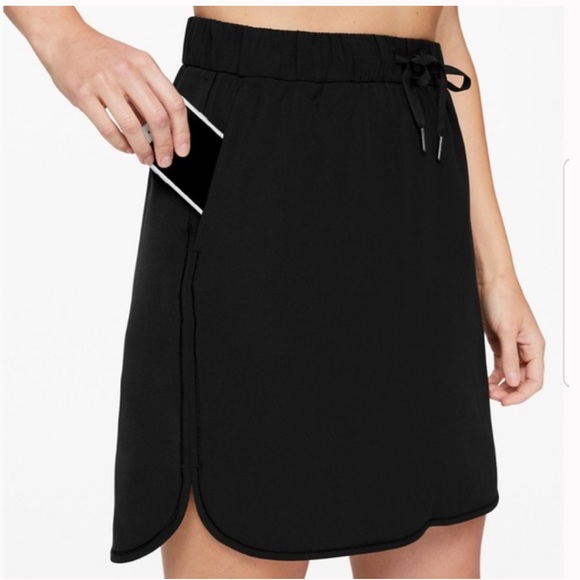 lululemon athletica Dresses & Skirts - Lululemon On the Fly Skirt Size 4 (NEW!)